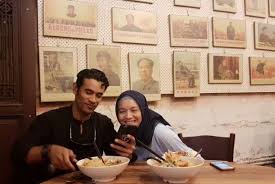 Hari ini trending nombor satu di twitter apabila remy ishak telah memuji seorang gadis namun apa melucukan bapa gadis. Remy Ishak Kongkong Tunang