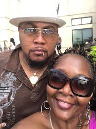 I went to the Dallas Safari Club show in Dallas yesterday with a friend.  Lots to see. As I was making the rounds to all the booths I struck up a  conversation