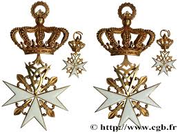 Le drapeau rouge portant la croix blanche à huit pointes est le drapeau des activités de l'ordre de malte. Ordre Souverain De Malte Medaille Chevalier Croix De Donat De Devotion De 3e Classe Et Sa Reduction Fme 564420 Medailles