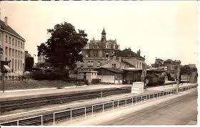 Maisons Laffitte Maisons Lafitte La Poste La Gare L Hotel De Ville Noir Et Blanc Carte Postale Ancienne Et Vue D Hier Et Aujourd Hui Geneanet