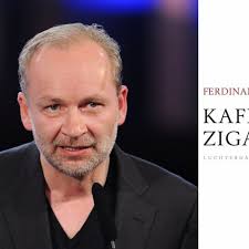 Ferdinand von schirachs forfatterskap er preget av hans karriere som jurist. Horbuch Ferdinand Von Schirach Erzahlt In Kaffee Und Zigaretten Aus Seinem Leben Stern De