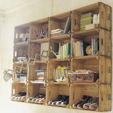 Librero Hecho Con Reja De Tomate Muebles Con Cajones Reciclar Cajas De Madera Estanterias Recicladas