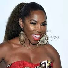 Adrienne-Joi Johnson: Age, Net Worth & Family Bio