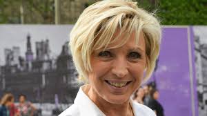 Manaudou en couple avec un chanteur, dujardin: Evelyne Dheliat En Deuil Son Mari Est Decede Femme Actuelle Le Mag