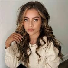 Laura Shotwell's Instagram, Twitter & Facebook