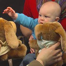 60 Minutes Born Good This Baby Isn T Just Reaching For A Toy He Appears To Be Choosing Between Right And Wrong Watch The Baby Lab On 60minutes Com Http Cbsn Ws Tlgnoz Cbsnews 60minutes Yale