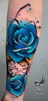 Aquarell Tattoos Werden Ihren Korper In Ein Wohnsegeltuch Blue Rose Tattoos Watercolor Rose Tattoos Geometric Watercolor Tattoo