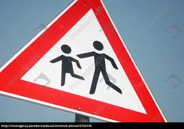 Пример предложения с spielende kinder, памяти переводов. Schild Vorsicht Spielende Kinder Lizenzfreies Bild 2724155 Bildagentur Panthermedia