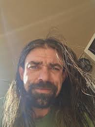 can we all agree if you see someone tryna merge onto a highway in your lane  and you're able to move to the other lane, YOU MOVE instead of speeding  your dumb