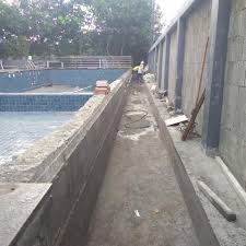 Fungsi kolam renang untuk halaman rumah manfaatkan kekosongan area yang baru terpenuhi halaman rumput dan beberapa tanaman ini dengan kolam renang sehingga dapat menambah nilai kenyamanan dan keindahan di rumah. Konstruksi Kolam Renang Brayan Pool