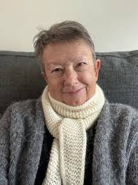 Knitting a Winter Breeze Scarf with Nako Denim yarn