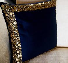 El oro, dorado o gualda compra il cuscino color terracotta per panca vivara 160 cm da beliani. Navy Blue Throw Pillow Cuscino Di Paillettes D Oro Etsy Cuscini Dorati Cuscini Decorativi Cuscini