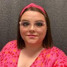 Kari Bingham's Instagram, Twitter & Facebook