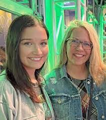 Rachel Halpin's Instagram, Twitter & Facebook