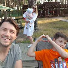 Напомним, сергей притула воспитывает сына дмитрия от первого брака и дочь соломию от второго брака с екатериной сопельник. Kak Vyglyadyat Deti Sergeya Prituly Pritula Pokazal Podrosshih Detej I Krasavicu Zhenu