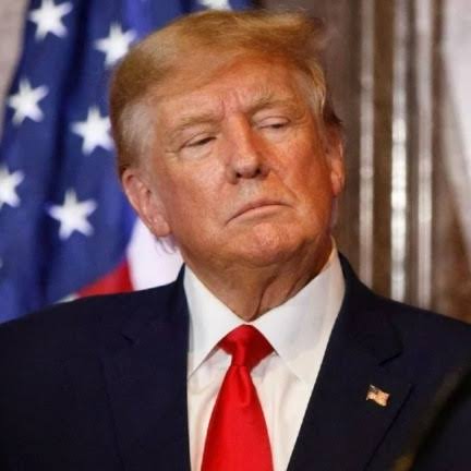 En @ultimahorapy 🔸 El desahogo de Donald Trump en su propia red social:  “Odio a Taylor Swift” 👉🏼 Enojado ante el riesgo de perder miles de  votantes, Trump se manifestó así en