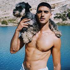 Check out taylor zakhar perez wiki bio 2020 and get familiar with the details of his age, birthday, girlfriend, height, net worth, siblings, family taylor zakhar perez is a 28 years old actor most famous for his work in scandal and the kissing booth 2. Sexy Photos Of The Kissing Booth 2 Star Taylor Zakhar Perez Popsugar Celebrity