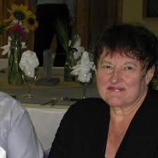 I'm looking for somewhere that can steam a Veil for me for my wedding. I'm  using my mom's Veil and it is very crinkly as it's been in the box for 15++