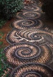 Gartenwege Aus Kieselsteinen Interessante Mosaik Ideen Gartenweg Vorgarten Gestalten Garten Gestalten