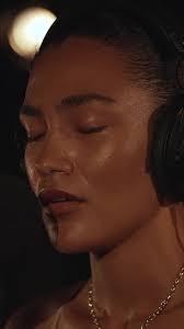 Olivia Deans's Instagram, Twitter & Facebook