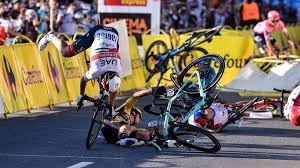 Dutch cycling star fabio jakobsen is recovering well after his horrific crash in the tour of poland two months ago, but revealed that he's set for significant surgery to repair his face after his huge accident. Heftiger Sturz Uberschattet Polen Rundfahrt Niederlander Fabio Jakobsen Offenbar In Lebensgefahr Sportbuzzer De
