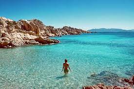 Η σαρδηνία (sardegna) είναι το δεύτερο μεγαλύτερο νησί στη μεσόγειο θάλασσα (μετά τη σικελία και πριν την κύπρο) και αυτόνομη περιοχή της ιταλίας, με επίσημη ονομασία regione autonoma della sardegna / regione autònoma de sardigna (αυτόνομη περιφέρεια σαρδηνίας). An Pate Sth Sardhnia Mhn Parete Pote Ammo Apo Thn Paralia 8a Plhrwsete Megalo Prostimo Lifo