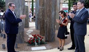 Trece años de lucha de las víctimas del accidente del metro de valència. Un Monumento Recuerda A Las Victimas Del Accidente Del Metro De Valencia De 2006 Alicante Press Noticias De Alicante Comunidad Valenciana