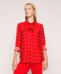 Camicia casual da donna molto comoda. Camicia In Misto Seta Con Logo All Over