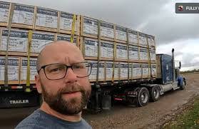 Amanda Tench's Instagram, Twitter & Facebook