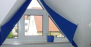 Vorhange An Giebelfenster Gluck Raumausstattung Dresden Ihr Raumausstatter Fachgeschaft Fur Sonnenschutz In D Curtains With Blinds Triangle Window Blinds