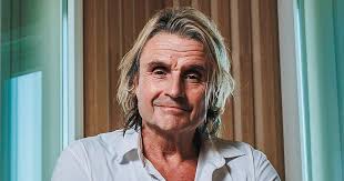 Nacho Cano, más allá de la música: su amistad con Ayuso, la relación actual  con su hermano y su desconocida mansión en Ibiza