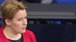 Franziska giffey ( născută süllke , născută la 3 mai 1978) este un politician german al partidului social democrat (spd) care ocupă funcția de. Giffey Doktorarbeit Giffey Soll Auf Mehr Als Jeder Dritten Seite Geschummelt Haben Video Welt Franziska