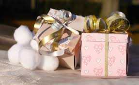 Jeng tina mengisahkan kalau dirinya dulu ikut. 7 Tips Memberi Kado Ulang Tahun Untuk Sahabat Lianny Hendrawati