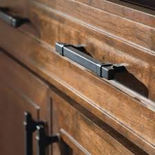 Accentuate this simple cabinet style to best advantage in a modern or contemporary kitchen with the right pulls or latches. Cabinet Pulls Handles Choosing Hardware Masterbrand
