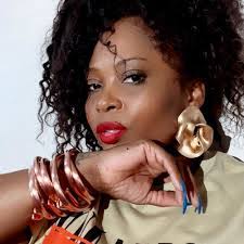 Lynell Simmons's Instagram, Twitter & Facebook