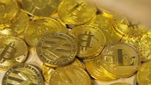 Utilice esta página para seguir las noticias y. Billetes Bitcoin Que Caen Pila Monedas Oro Video De Stock C Oki Oki 193631546