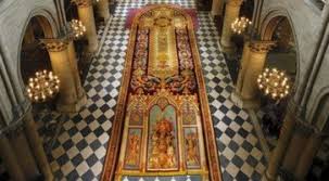 Au fil du temps, la cathédrale reçoit des trésors sacrés, comme la couronne d'épines que jésus aurait porté sur la croix. Tresors De L Eglise A Notre Dame De Paris Medias Presse Info
