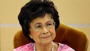 Sejak beberapa hari lepas, kita dihidangkan dengan berita tentang isteri bekas perdana menteri. Mo1 Is Afraid Of 91 Year Old Dr Siti Hasmah Rebuilding Malaysia