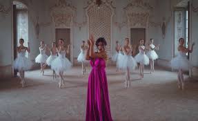 Elettra lamborghini musica (e il resto scompare): Elettra Lamborghini E Innamorata Di Un Altro Cabron Nel Video Di Musica E Il Resto Scompare Archivio Biccy It