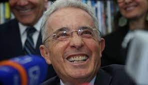 Artículos de interés, noticias de álvaro uribe vélez, videos relacionados, imágenes y el más reciente contenido de álvaro uribe vélez en colombia y el mundo. Alvaro Uribe Velez Sin Twitter Sin Twitter Pero Con Facebook Asi Ha Sobrevivido Alvaro Uribe Velez Tendencias Caracol Radio