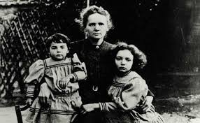 Marie curie was the first truly famous woman scientist in the modern world. Marie Curie Riskeerde Haar Leven Voor De Wetenschap Historianet Nl