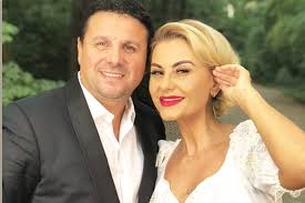 Nicu paleru & leo de la rosiori nasu bea finu' plateste videoclip oficial 2021. Nicu Paleru AÈ™a Cum Nu L AÈ›i Mai VÄƒzut Uite Cum AratÄƒ SoÈ›ia È™i Copilul Artistului Impact