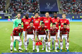 The official manchester united website with news, fixtures, videos, tickets, live match coverage, match highlights, player profiles, transfers, shop and more. Skopje Fyrom August 8 2017 Manchester United Spieler Werfen Fur Bilder Zu Beginn Des Uefa Supercup Endspiels Zwischen Real Madrid Und Manchester United An Arena Philip Ii In Skopje Auf Lizenzfreie Fotos Bilder Und Stock