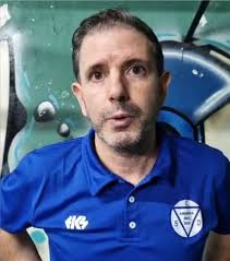 PrimeraA Juan Manuel Llorens dejó de ser el DT de América del Sud, a cuatro  fechas del final. Así lo resolvió la dirigencia y quedará al frente del  equipo Tomás Puerto (DT