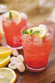 Ambil sebiji lemon potong dua. Resepi Air Lemon Sedap