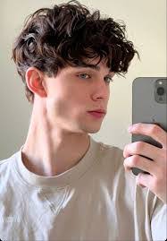 Sam Bart's Instagram, Twitter & Facebook