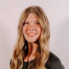 Lauren Hefner's Instagram, Twitter & Facebook