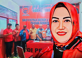 Safitri Malik Soulisa Mengambil Formulir Balon Bupati di PDI-P; Lanjutkan  ..