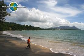 Pantai cenang keramaian di langkawi berpusat di sekitar pantai cenang, yang terletak di pesisir bagian barat dan biasanya menjadi ini bukan berarti bahwa keseluruhan pasir berwarna hitam, melainkan pasir yang alami bercampur dengan kandungan mineral dan timah yang berwarna hitam. Pantai Pasir Hitam Langkawi Malaysia