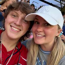 What are the best biscuits and gravy breakfast places in Charleston?